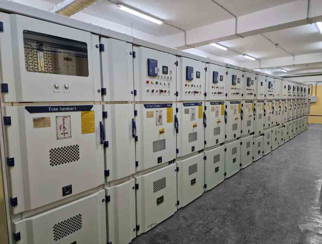 Larson Electronics - Low Profile Enclosed Switchgear, 600 Amp, 35 KV AC ...