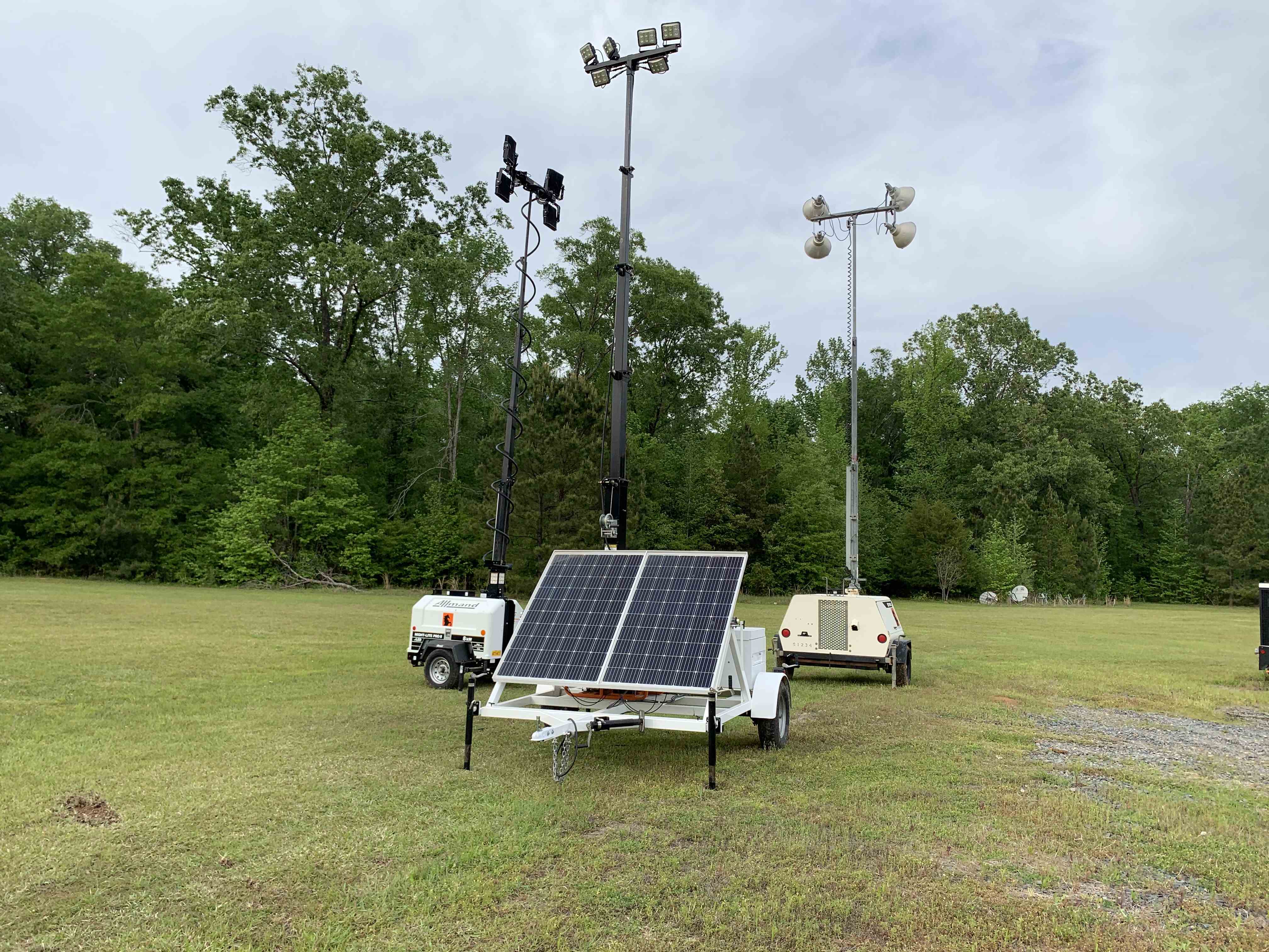 Larson Electronics - 300W Solar Light Tower - 30' Light Tower - 7.5 ...