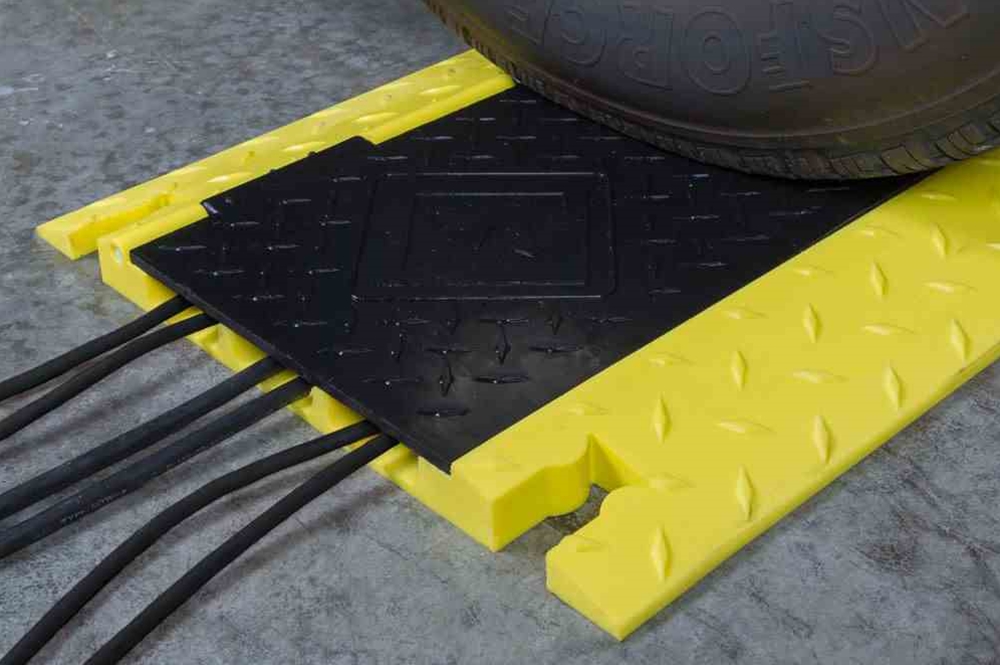 Larson Electronics - 3-Channel Cable Protector Ramp - Accommodates 0.75 ...
