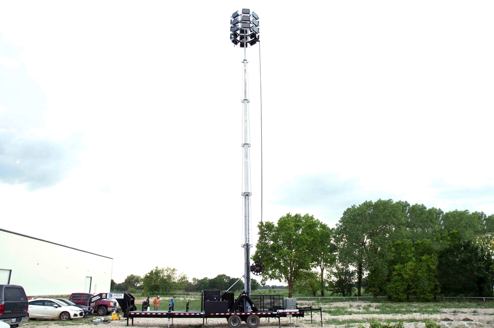 Larson Electronics - 77' Hydraulic Megatower™ Light Plant - 33' Trailer ...