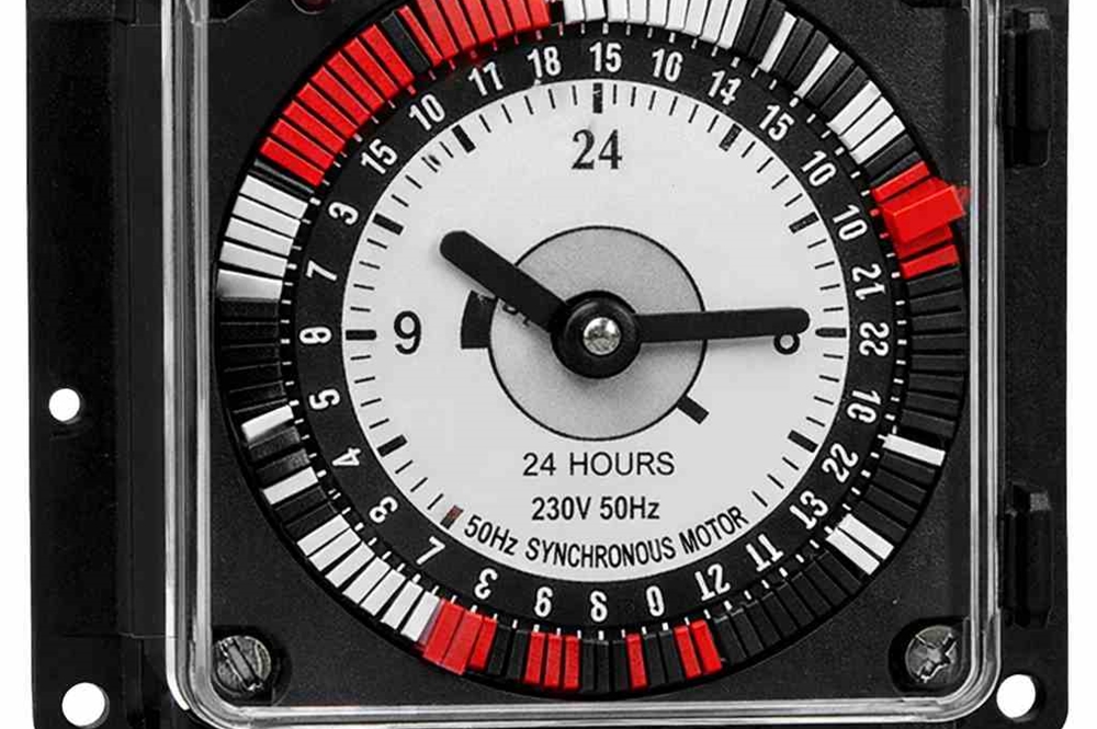 Larson Electronics - 24-Hour Analog Mechanical Timer – 230V AC, 50Hz ...